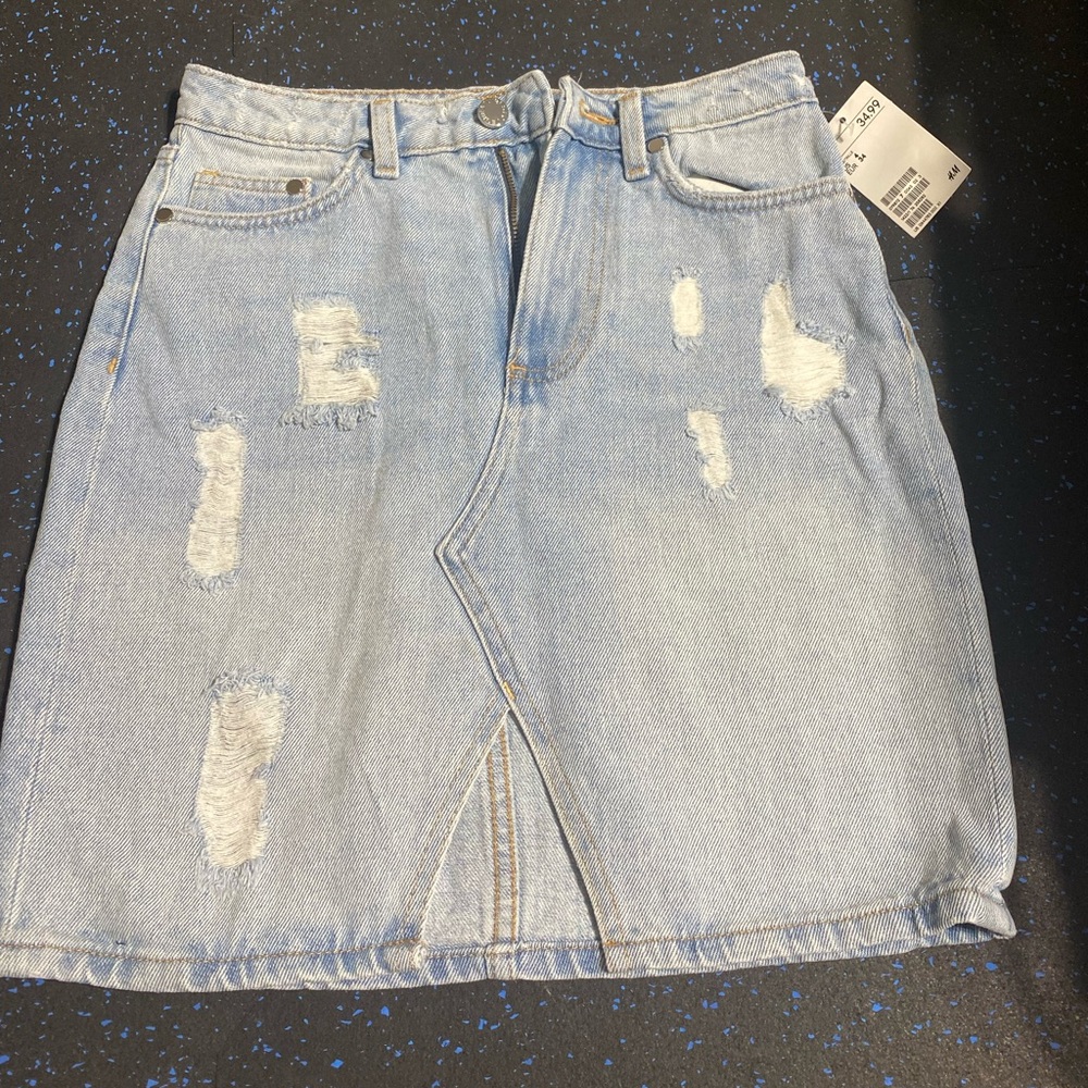 NWT HM mini skirt size 4